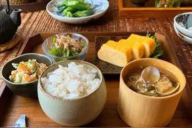 餐桌：日本博主的日式早餐图片