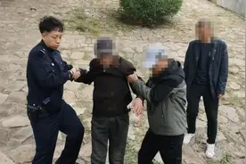 老人散步摔倒，南街派出所紧急救助图片