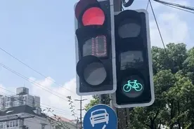 让非机动车“左转”更安全！杨浦区交警给一些路口做了“小手术”图片