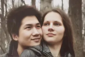 俄罗斯美女嫁四川小伙，婚前差点将丈夫肋骨踹断，如今成人生赢家图片