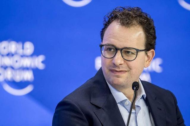 美国宣布：先放过中国安全审查吧！中国：不是放过，是知道怕了！