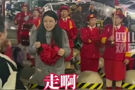 笑死！成都男子请锣鼓队帮老婆庆祝30岁生日，老婆：这是当街拉屎图片