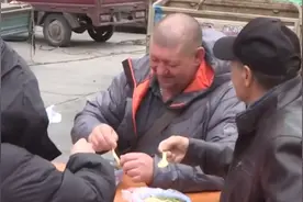 国外网民评论：俄罗斯人组团到中国边境城市吃早餐和购物图片