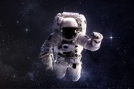若宇航员不小心掉入太空，如何返回飞船？有2个方法可以试试图片