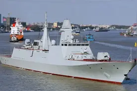 看完054B全套设备，终于知道为何不“下饺子”了，就是缩小版052D图片