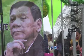 马科斯没想到，杜特尔特支持者亮出刺刀，72小时不间断支持！图片