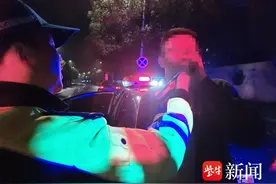 15瓶啤酒下肚醉驾！男子连喝两场酒，凌晨侥幸驾车回家被查图片