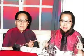 60年代，张作霖的五夫人寿懿和六夫人马岳卿，一张珍贵的合影图片