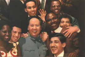 1959年，主席和亚洲、非洲、拉丁美洲友人合影图片
