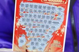 沈阳彩友大年初三逛街购彩，只花10元买一张“好运十倍”就刮出40万！图片