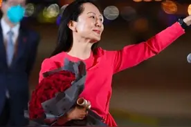 看了51岁孟晚舟的打扮，我悟了：黑发不染，穿衣不花，尽显东方美图片