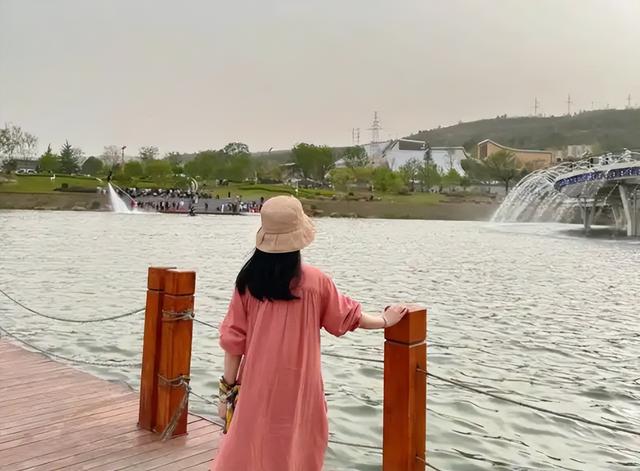 台湾美女来大陆旅游，三天被惊七次，回去后发文：台湾真的落后了