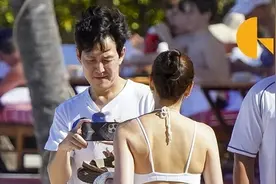 跟李在镕离婚后，她带着10亿回娘家，和影帝李政宰热恋9年如少女图片