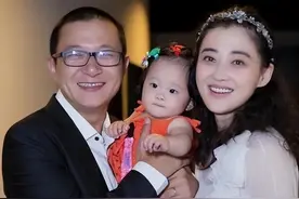 演员梅婷：离婚后很幸运，二婚嫁摄影师，我是两个孩子的幸福妈妈图片