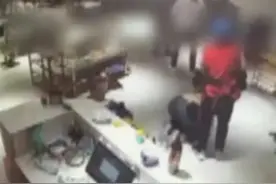 闹大了！店员下错单被逼下跪道歉后续：警方协调后双方已和解图片