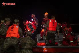 闻令而动！岳阳军分区民兵紧急驰援图片