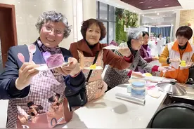千万别戒糖，研究发现：吃甜食，老人会更健康？是真的假的图片