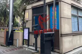 福州一小区门口惊现两个道闸！业主报警图片