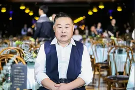 老乡鸡冲刺港股：半年营收47亿，创始人束从轩退休 二代束小龙接班图片