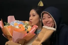 别开玩笑，她俩竟然在一起了？图片
