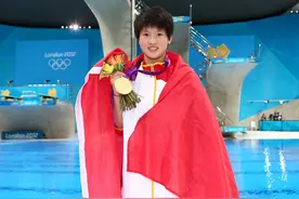 三岁被弃成舅舅养女，手握22金后拒嫁豪门搞事业，今成全红婵教练图片
