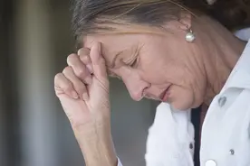 女性老不老，看看下半身，若有这5个信号，或许离衰老不远了图片