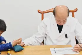 抽动症——打开身上3个开关，孩子自然就不抽动了!图片