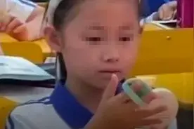 小学生课间擦防晒霜“补妆”引热议图片