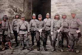 日军私人相册曝光！士兵骑在石龟上炫耀，日本女友长相出众图片