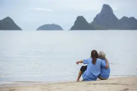 中年以后，全是离别图片