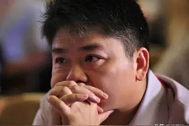 刘强东妹夫近况！是教师没再婚，抚养仨女儿，大舅哥每年给一百万图片