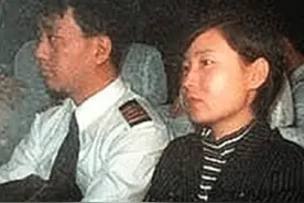 1998年中国机长袁斌不满分房制度，携妻子劫机潜逃台湾，结局如何图片