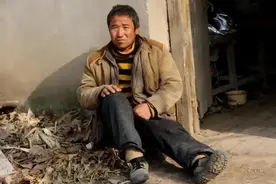 村里一个六零后男人从阳光少年沦落成孤寡老人的始未的故事图片