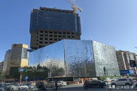 哈市最老烂尾楼拆除工作完成近半，据传当初是由“大傻”投资建的图片