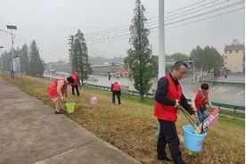 黄州区南湖街道开展卫生大扫除图片