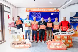 领月饼、玩游戏、唱歌曲 滴滴在哈尔滨、大庆等百城举办中秋司机福利站活动图片