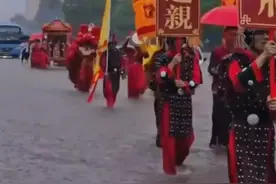 暴雨中迎亲，刻骨铭心的婚礼图片