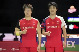 卧龙凤雏，羽毛球界的搞笑二人组，00后小将梁伟铿王昶图片
