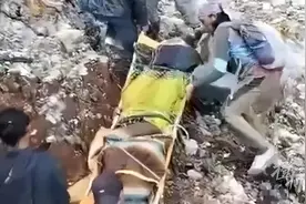 中国女游客在印尼火山坠亡，导游曾提醒：这处网红打卡点十分危险图片