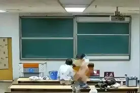 某大学401“教室门”不雅视频流出，同学揭露细节，真的毁三观图片