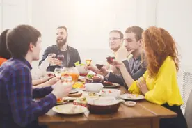 快年底，给大家分享3个饭局开场白话术，超级实用图片