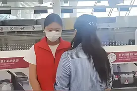 网红大闹机场、强摘志愿者口罩后续，拘留封号，网友怒骂：不是人图片