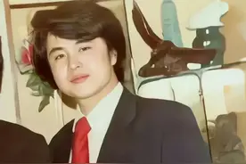 1984年，“唐僧”徐少华的旧照曝光，他26岁，盛世美颜，惊艳众人图片