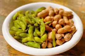 毛豆大量上市了，医生提醒：这“3类人”尽量少吃，不懂别乱吃图片