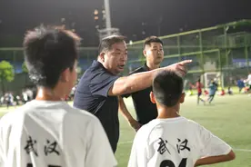 从第一届助理教练到如今青训总监，他与“晚报杯”30年共成长图片