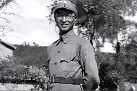 七版陈赓大将扮演者，他演过春晚小品，他最被认可，却是导演客串图片