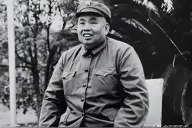 中越开战第一天，22万解放军平推10万越军，武元甲急得请教范文同图片