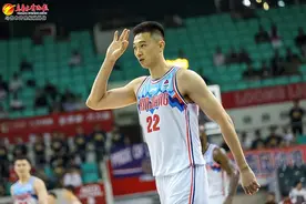 新疆队永远的22号，等你回来！图片