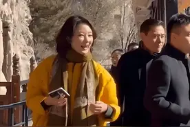 刘芳菲:经历两段感情后自己离开央视，如今47岁和陈宝国同游云冈图片