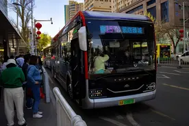 行风帮你问丨市民咨询申领学生卡是否有年龄限制如果选择线下办理需要提供哪些材料？图片